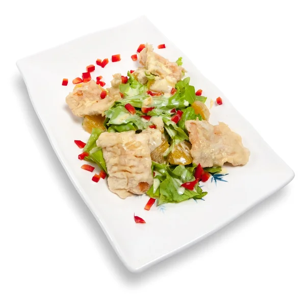Салат с лососиной темпурой — стоковое фото