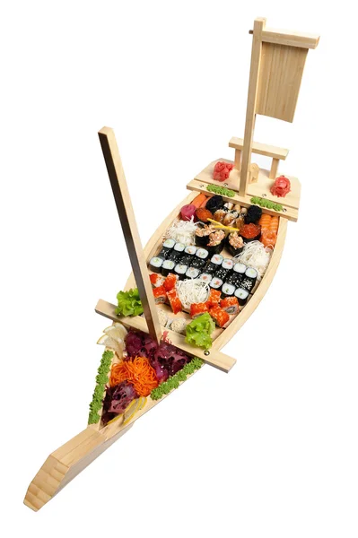 Set van sushi op houten voet in de vorm van de boot — Stockfoto