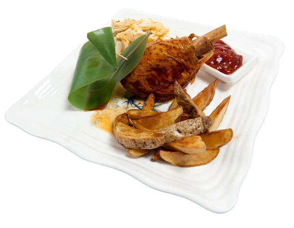 土耳其火腿配土豆和蔬菜沙拉 — 图库照片