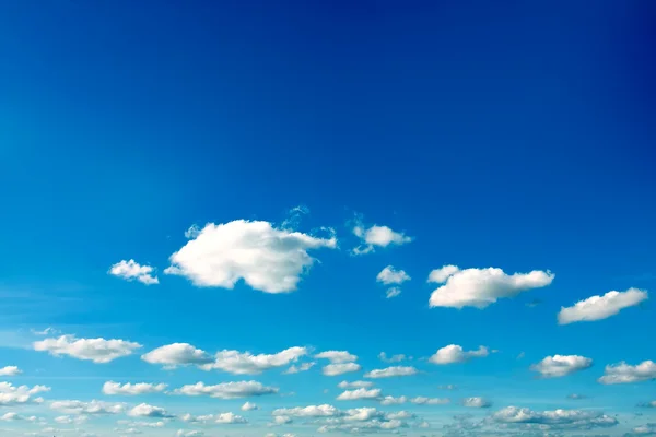 Krásné modré nebe pozadí — Stock fotografie