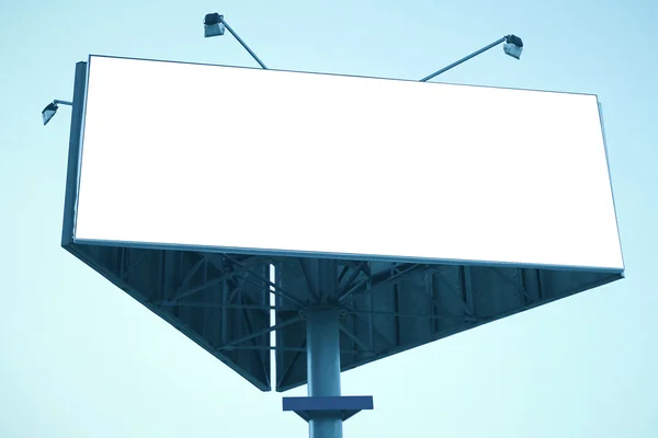 Трикутний великий порожній білборд на відкритому повітрі — стокове фото