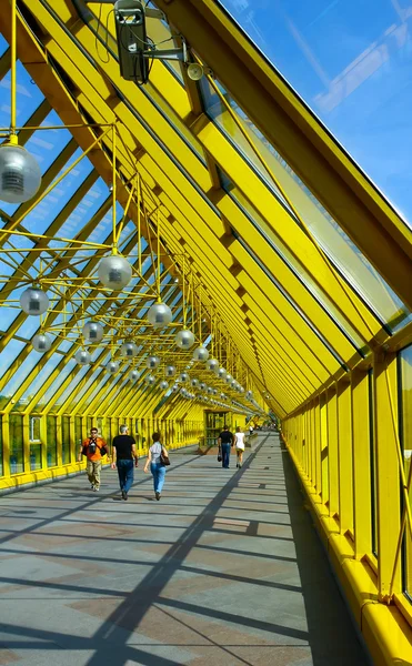 오피스 센터 현대 노란색 복도 — 스톡 사진