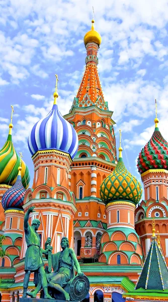 Kathedraal van Vasili de gezegende op het Rode plein in Moskou, Rusland — Stockfoto