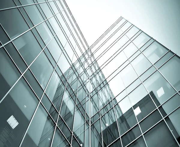 Vista prospectiva para arranha-céus de edifícios altos de vidro quase — Fotografia de Stock
