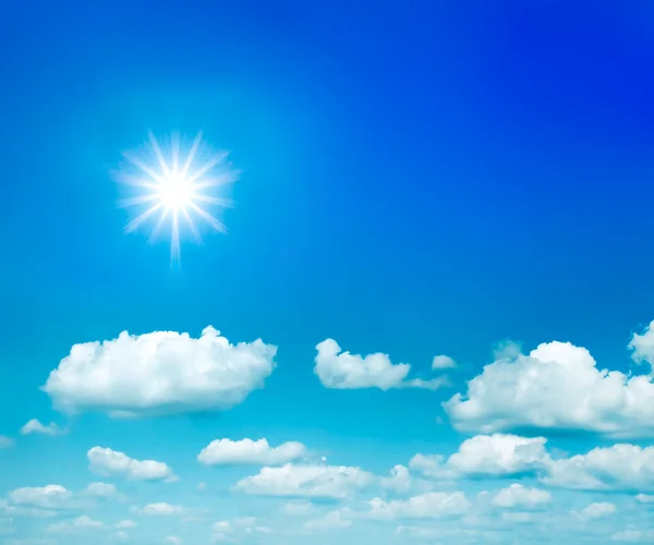 Sparse clouds in the blue sky — Stock Photo, Image