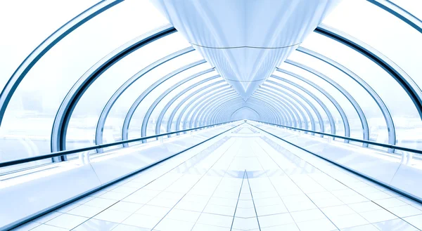 Vackert ljus minskar korridor inuti modern flygplats — Stockfoto