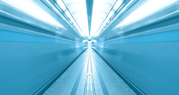 Treni in rapido movimento su binari sotterranei — Foto Stock