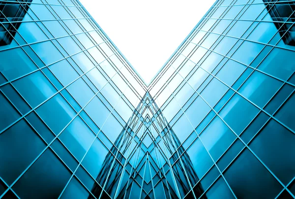 Siluetas de vidrio de rascacielos por la noche —  Fotos de Stock