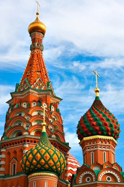 在红场，莫斯科，俄罗斯的圣巴西尔大教堂的红头 — 图库照片