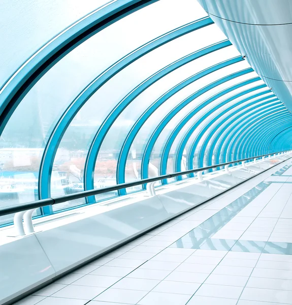 Синий прозрачный коридор — стоковое фото