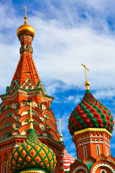 Kopule slavné katedrály hlava Svatý Basil je na Rudém náměstí, Mosco — Stock fotografie