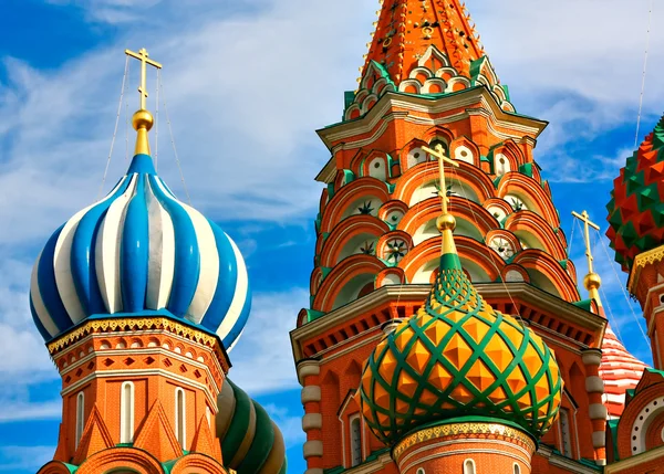 Kopule slavné katedrály hlava Svatý Basil je na Rudém náměstí, Mosco — Stock fotografie