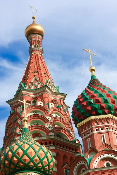 Kupoler av berömda huvudet av St basil katedralen på Röda torget, — Stockfoto