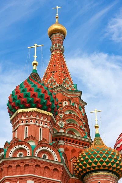 Θόλοι του κεφαλιού διάσημο καθεδρικό ναό του Αγίου Βασιλείου στην Κόκκινη πλατεία, — Φωτογραφία Αρχείου