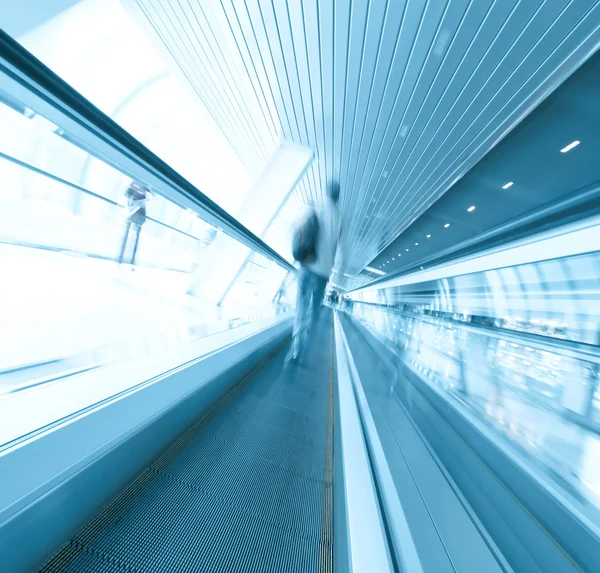 Spacious escalator walkway, moving — Stock Photo, Image
