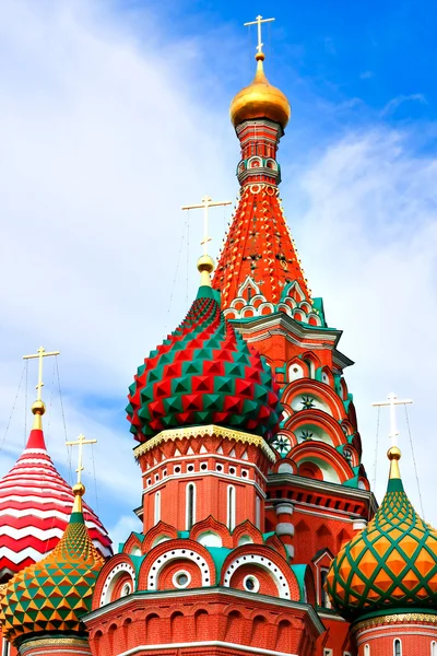 Kuppeln des berühmten Kopfes der Basilius-Kathedrale auf dem Roten Platz — Stockfoto