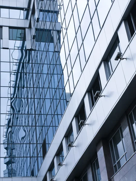 Csúszós textúra az üveg sokemeletes épület — Stock Fotó