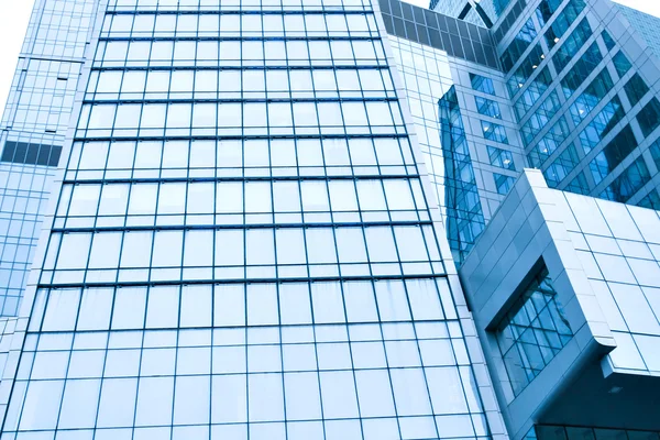 Parete di vetro trasparente dell'edificio per uffici — Foto Stock
