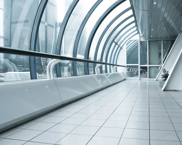 Ontwerp textuur van verdwijnende corridor in hedendaagse luchthaven wandelpad — Stockfoto