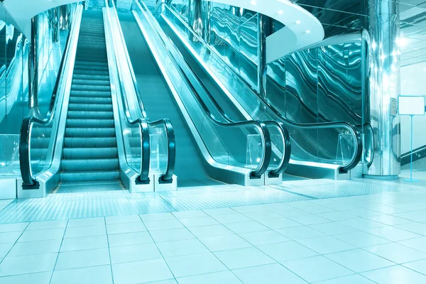 Movimento da escada rolante azul desaparecida — Fotografia de Stock