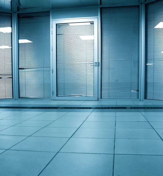 Dörrar inne Kontor center — Stockfoto