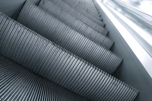 Hareketli yürüyen merdiven closeup soyut çizgili dokusu — Stok fotoğraf