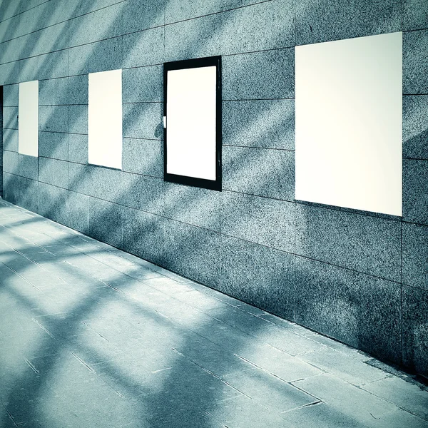 Sala moderna con cartelli bianchi — Foto Stock