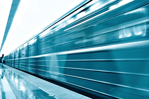 Snel rijdende trein — Stockfoto