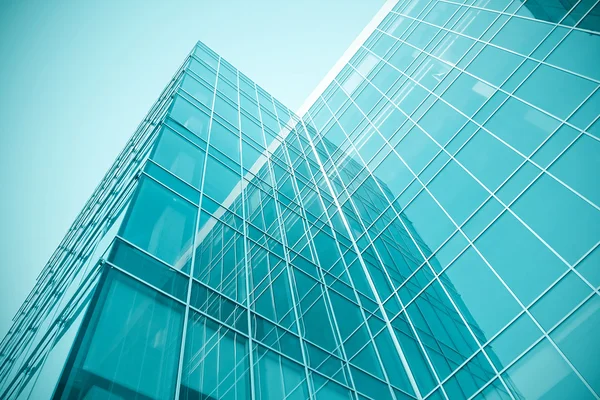 Vista de perspectiva de arranha-céu de vidro moderno — Fotografia de Stock