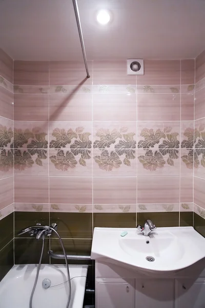 Nieuw ontwerp van badkamer — Stockfoto