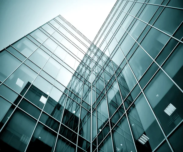Svart struktur glas genomskinlig skyskrapor på natten — Stockfoto