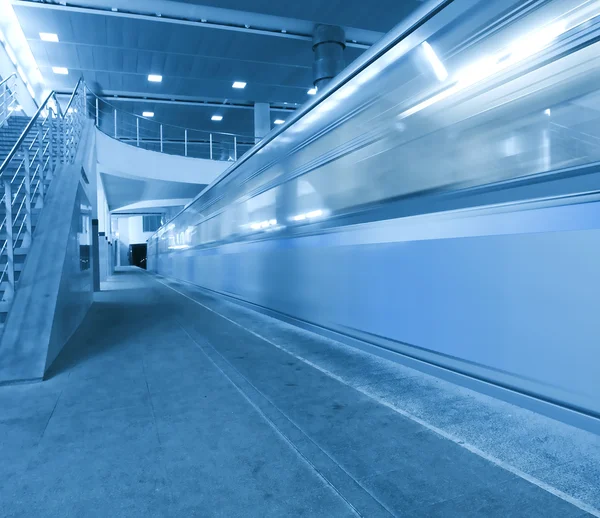 High-Speed rijdende trein in beweging — Stockfoto