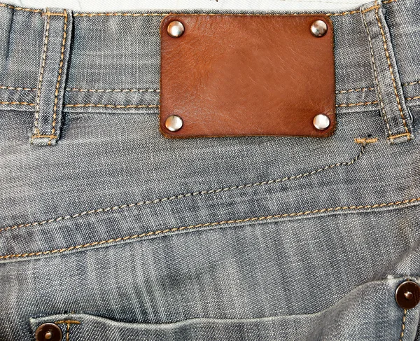 Bruinleren label over blue jeans zakelijke achtergrond — Stockfoto