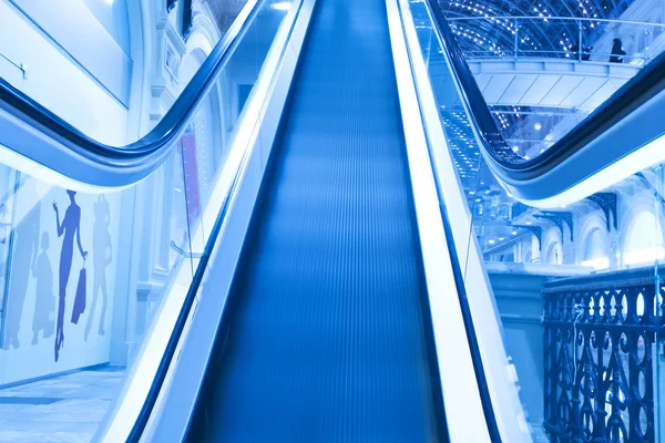 Blauwe bewegende roltrappen — Stockfoto