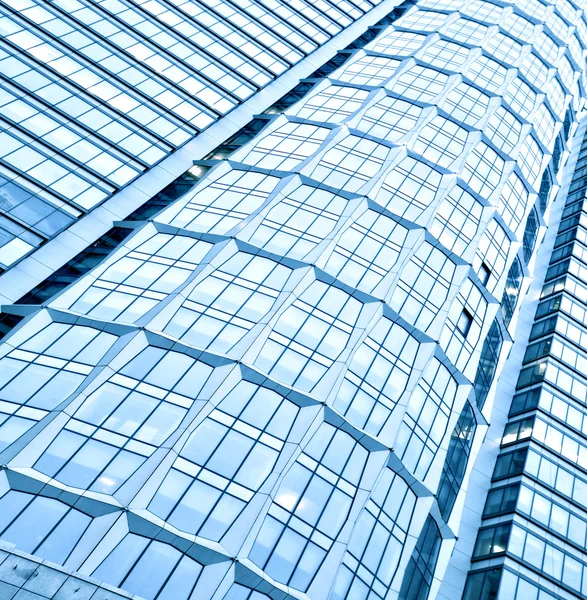 Transparente Glaswand eines zeitgenössischen Wolkenkratzers — Stockfoto