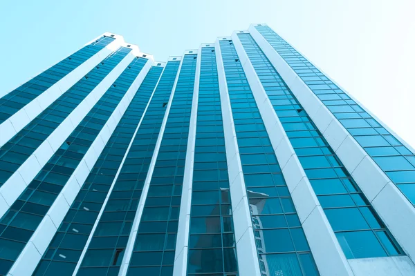 ガラス高層建築の滑り易い質 — ストック写真