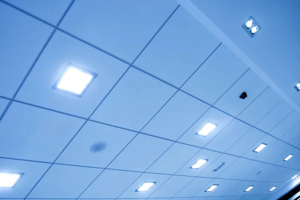 เพดานอาคารธุรกิจในร่ม — ภาพถ่ายสต็อก