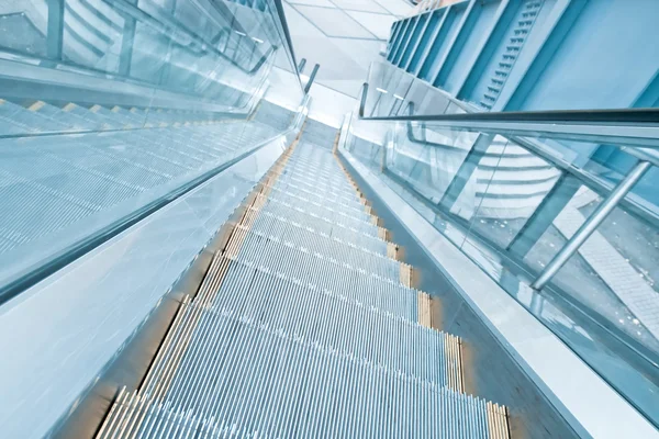 Escada rolante no aeroporto — Fotografia de Stock
