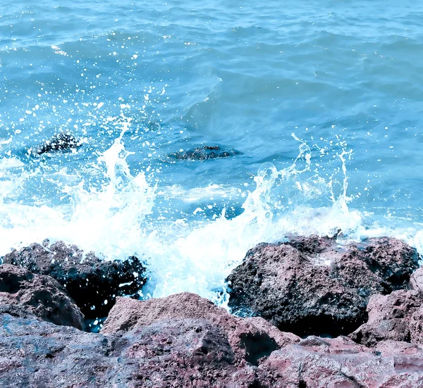 Splash van turquoise golven — Stockfoto