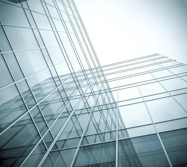 Moderna gröna glas skyskrapa perspektivvy — Stockfoto