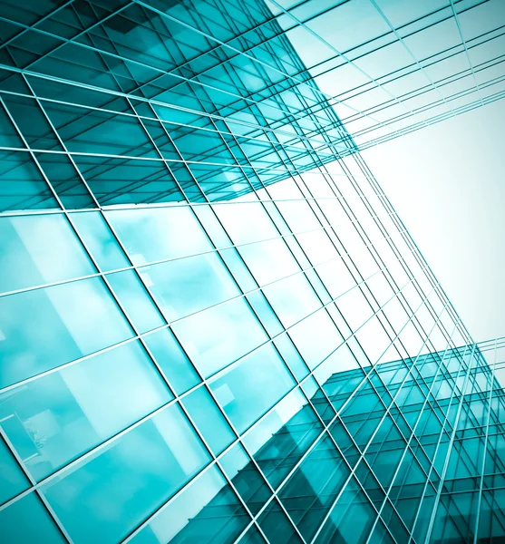 Vista de perspectiva de arranha-céu de vidro azul moderno — Fotografia de Stock