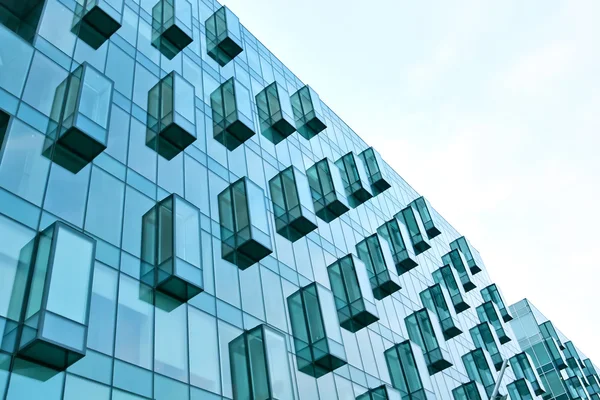 Mooie reflectie in glas futuristische muur — Stockfoto