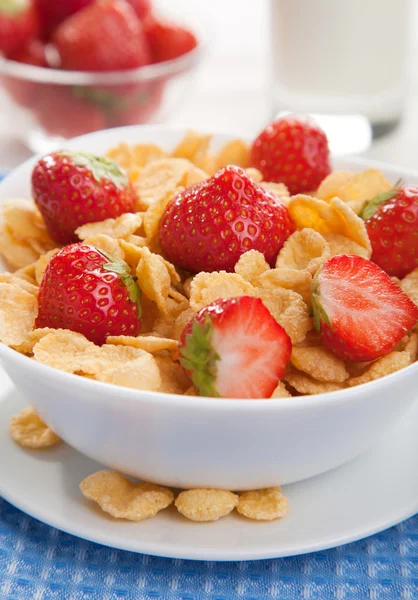 Cereal with strawberry — Stock Photo, Image