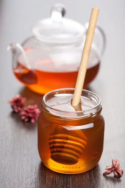 Honey and tea — Stock Photo, Image