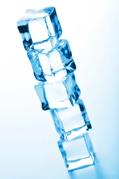 Стек кубиків льоду — стокове фото