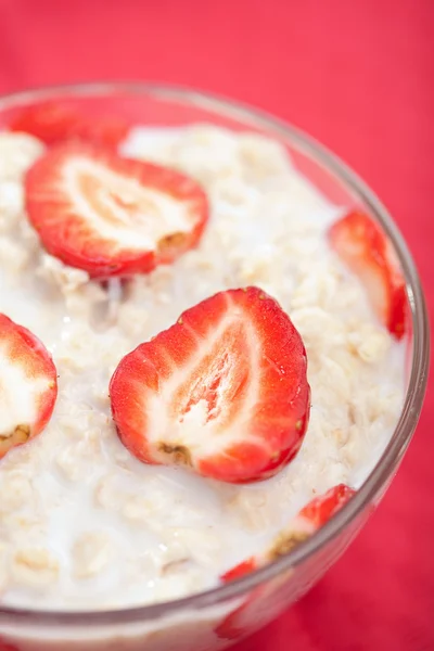 Porridge aux fraises fraîches — Photo