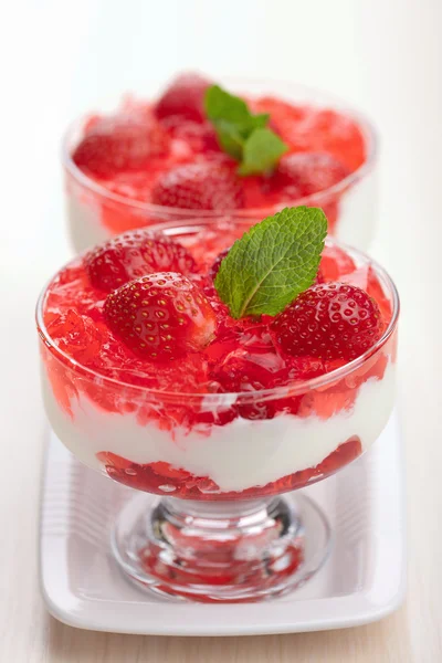 Dessert mit frischen Erdbeeren — Stockfoto