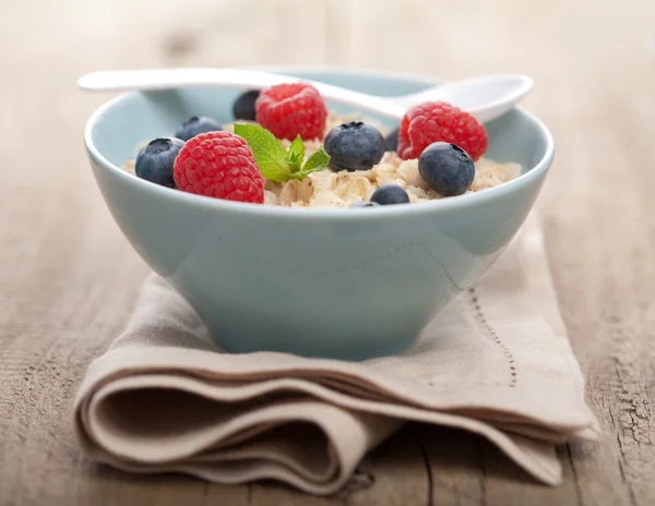 Porridge aux baies fraîches — Photo