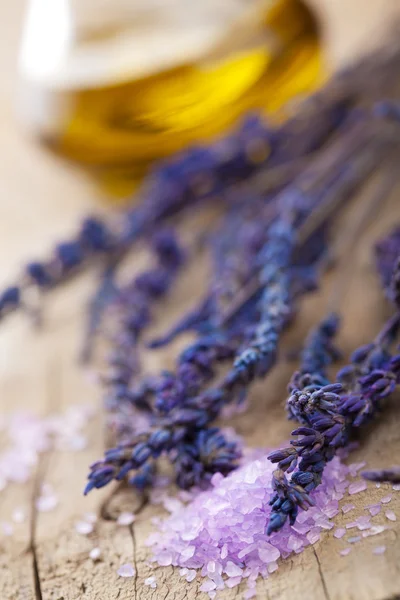 Herbal salt and lavender — 图库照片