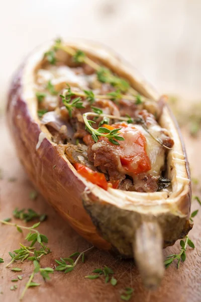 Stuffed aubergine with meat and vegetables — Stock Photo, Image